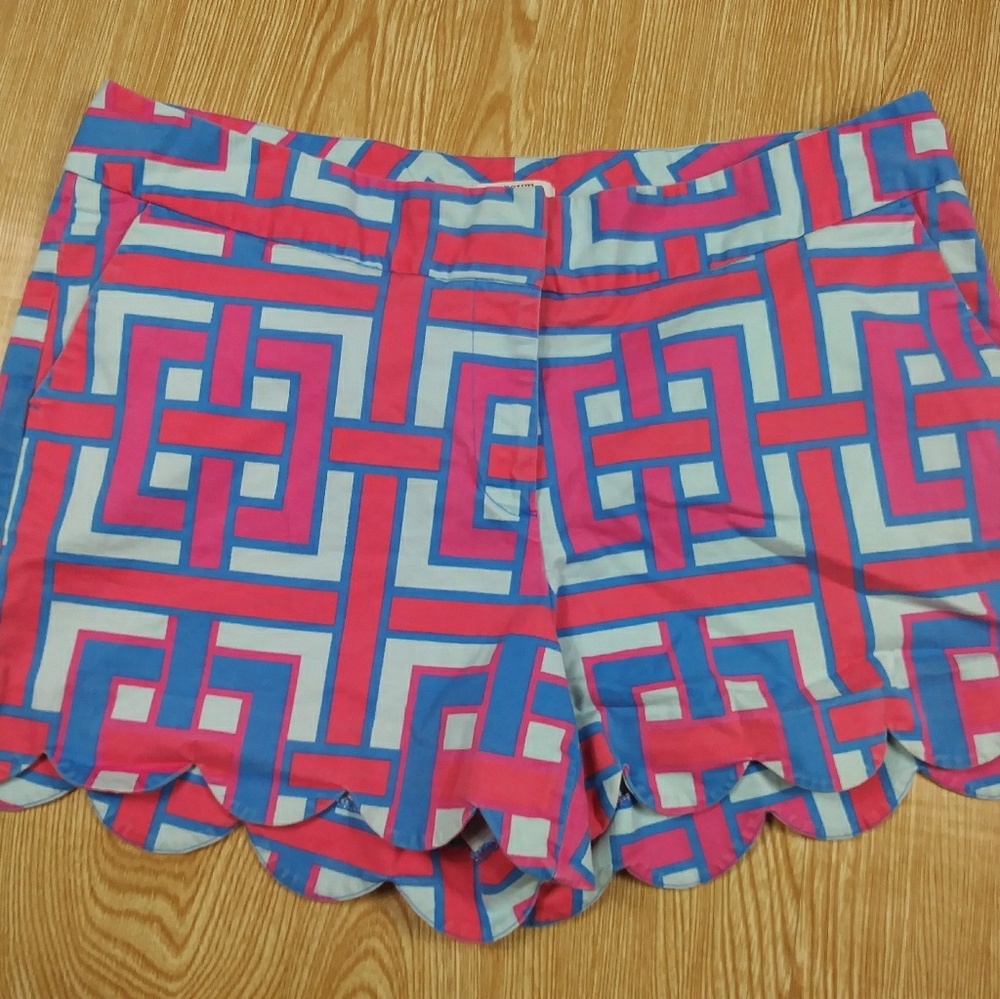 Crown & ivy geo prints scallop shorts. 12p